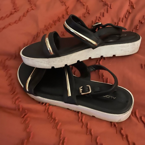 Sandals with style and comfort - Picture 2 of 2